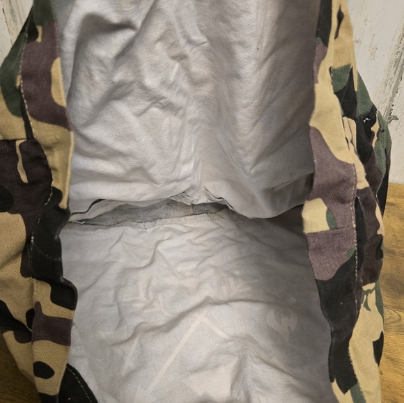 Camouflage Canvas Tote Bag with Arrow Design - Picture 8 of 11